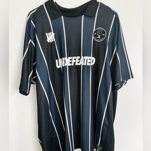 🛑SOLD🛑 Undefeated Premiere League Football Soccer Jersey Men’s XL
